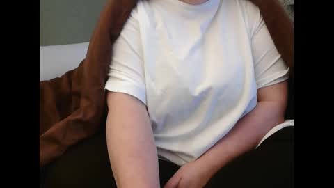 Snapshot of marthabriest chatting on 03/06/25, 08:08 Martha online show from 03/06/25, 08:08