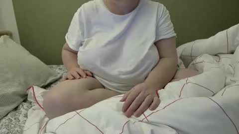 Snapshot of marthabriest chatting on 10/23/25, 03:17 Martha online show from 10/23/25, 03:17