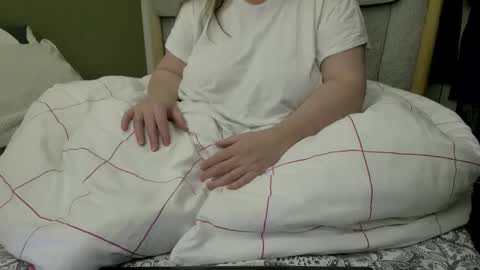 Snapshot of marthabriest chatting on 10/26/25, 04:18 Martha online show from 10/26/25, 04:18