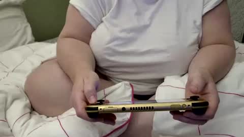 Snapshot of marthabriest chatting on 11/02/25, 03:31 Martha online show from 11/02/25, 03:31