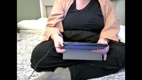 Snapshot of marthabriest chatting on 11/05/25, 07:52 Martha online show from 11/05/25, 07:52