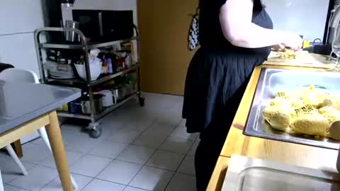 Snapshot of marthabriest chatting on 11/27/25, 06:48 Martha online show from 11/27/25, 06:48