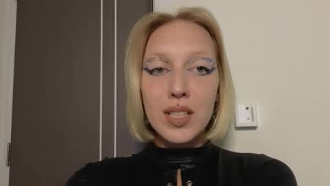 Snapshot of marthahoffman chatting on 04/09/26, 09:26 Ultimate Goddess online show from 04/09/26, 09:26