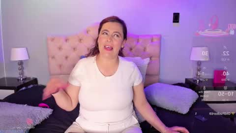 Snapshot of marthina_cnc chatting on 09/22/25, 08:00 Marthina  online show from 09/22/25, 08:00