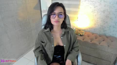 Snapshot of martiiinaa_ chatting on 12/04/24, 04:43 Martina online show from 12/04/24, 04:43