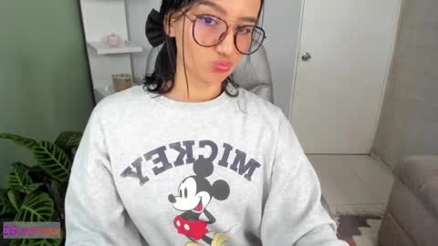 Snapshot of martiiinaa_ chatting on 03/04/25, 12:44 Martina online show from 03/04/25, 12:44