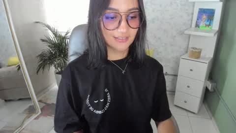 Snapshot of martiiinaa_ chatting on 09/08/25, 07:46 Martina online show from 09/08/25, 07:46