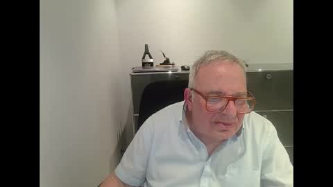 Snapshot of martin_1947 chatting on 02/23/25, 11:14 martin_1947 online show from 02/23/25, 11:14