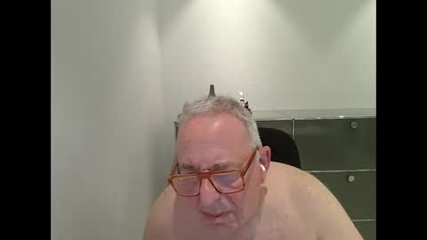 Snapshot of martin_1947 chatting on 09/18/25, 10:01 martin_1947 online show from 09/18/25, 10:01