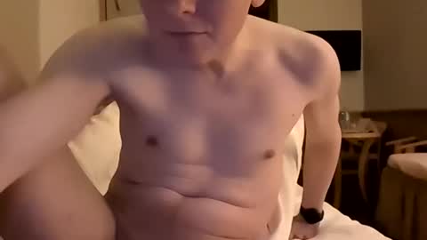 Snapshot of martin_777106841 chatting on 04/13/26, 01:33 VG online show from 04/13/26, 01:33