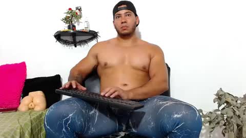 Snapshot of martin_fiit chatting on 03/04/25, 03:33 Martin instagrammartinfiit online show from 03/04/25, 03:33