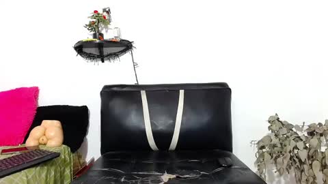 Snapshot of martin_fiit chatting on 03/11/25, 11:12 Martin instagrammartinfiit online show from 03/11/25, 11:12