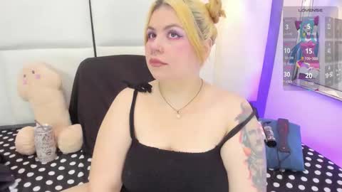 Snapshot of martina_armos chatting on 03/25/26, 02:12 Martina online show from 03/25/26, 02:12