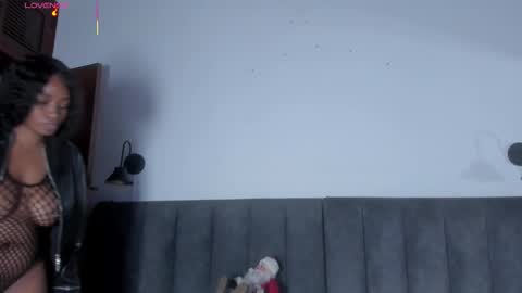 Snapshot of martina_jackson_ chatting on 11/13/25, 08:52 Laura online show from 11/13/25, 08:52