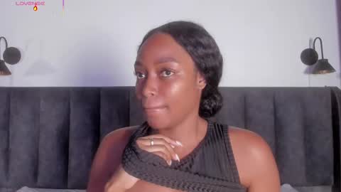 Snapshot of martina_jackson_ chatting on 11/15/25, 07:54 Laura online show from 11/15/25, 07:54