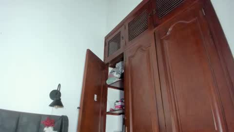 Snapshot of martina_jackson_ chatting on 12/01/25, 07:41 Laura online show from 12/01/25, 07:41