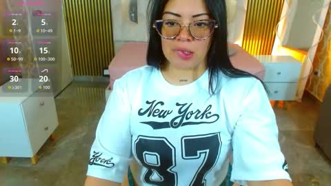 Snapshot of martina_tay chatting on 12/01/25, 03:22 Hey im martina online show from 12/01/25, 03:22