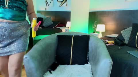 Martina Caicedo online show from 12/31/24, 12:25