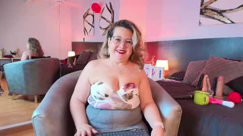 Martina Caicedo online show from 02/25/25, 09:53