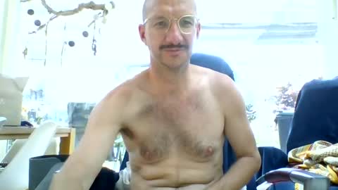 Snapshot of martinadam18 chatting on 06/19/26, 11:03 martinadam18 online show from 06/19/26, 11:03
