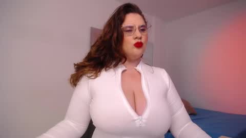 Snapshot of martinaguzmann chatting on 11/10/25, 12:53 Martina online show from 11/10/25, 12:53