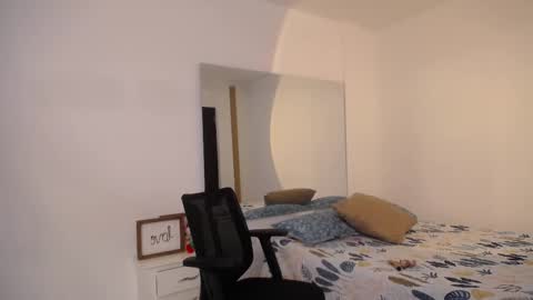 Snapshot of martinaguzmann chatting on 11/16/25, 02:50 Martina online show from 11/16/25, 02:50