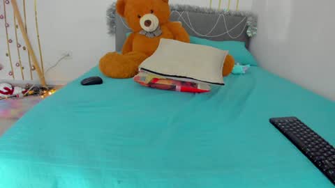 Snapshot of martinarossi chatting on 12/03/24, 11:13 ...  ... online show from 12/03/24, 11:13