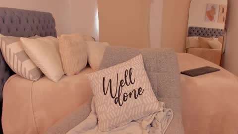 Martina online show from 10/20/25, 02:17