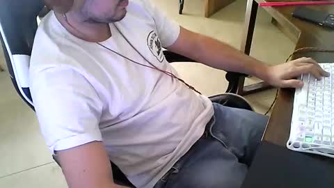 Snapshot of martingillesg chatting on 04/23/26, 04:31 martingillesg online show from 04/23/26, 04:31