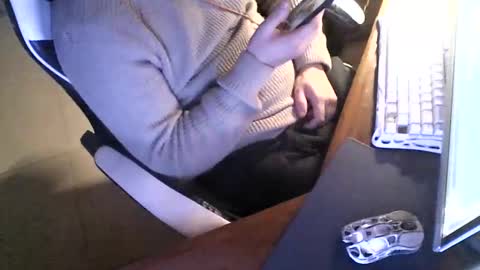 Snapshot of martingillesg chatting on 05/28/26, 03:15 martingillesg online show from 05/28/26, 03:15