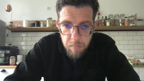 Snapshot of martinmagic467657 chatting on 04/16/26, 07:42 martinmagic467657 online show from 04/16/26, 07:42
