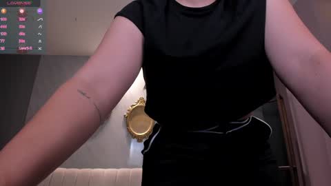 Snapshot of martinnabonnet chatting on 12/28/24, 10:25 Martinna Bonnet online show from 12/28/24, 10:25