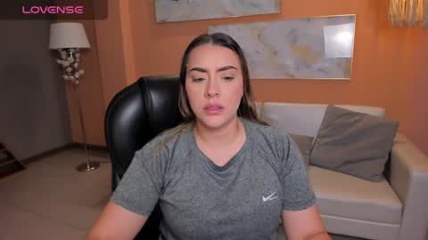 Snapshot of martinnabonnet chatting on 01/06/25, 10:46 Martinna Bonnet online show from 01/06/25, 10:46