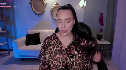 Snapshot of martinnabonnet chatting on 11/24/25, 03:23 Martinna Bonnet online show from 11/24/25, 03:23