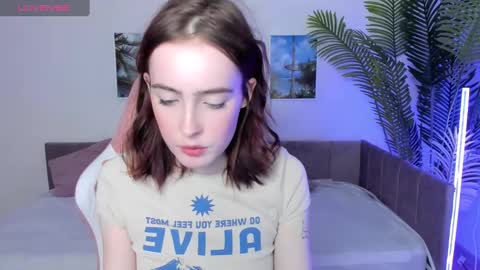 Snapshot of mary_cuddle chatting on 02/08/25, 11:33 Marry online show from 02/08/25, 11:33