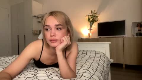 Snapshot of mary_geyson1 chatting on 12/04/24, 03:04 Mary online show from 12/04/24, 03:04