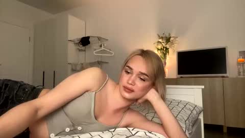 Snapshot of mary_geyson1 chatting on 12/05/24, 10:34 Mary online show from 12/05/24, 10:34