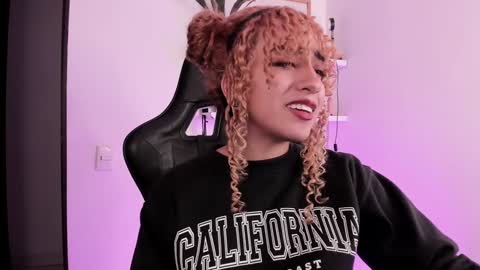 Snapshot of mary_jane_lovers chatting on 01/21/25, 02:11 Mary Jane online show from 01/21/25, 02:11