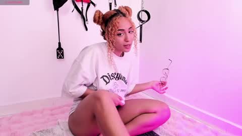 Snapshot of mary_jane_lovers chatting on 02/03/25, 05:56 Mary Jane online show from 02/03/25, 05:56