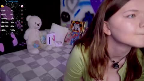 Snapshot of mary_lunar chatting on 04/09/26, 05:29 Mary online show from 04/09/26, 05:29
