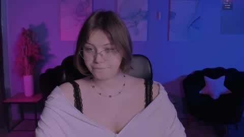 Snapshot of mary_moon__ chatting on 04/20/26, 07:04 mary_moon__ online show from 04/20/26, 07:04