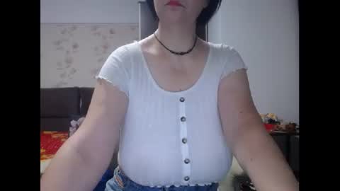 Snapshot of mary_x chatting on 10/27/25, 03:54 Mary online show from 10/27/25, 03:54