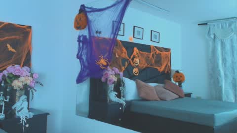 Snapshot of marydeniro chatting on 10/24/25, 01:35 online show from 10/24/25, 01:35