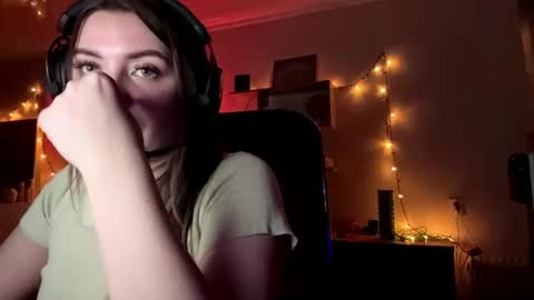 Snapshot of maryjanetreible chatting on 04/21/26, 06:12 Annie online show from 04/21/26, 06:12