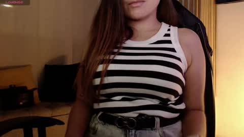 Snapshot of maryland002 chatting on 11/10/25, 11:15 Angela online show from 11/10/25, 11:15