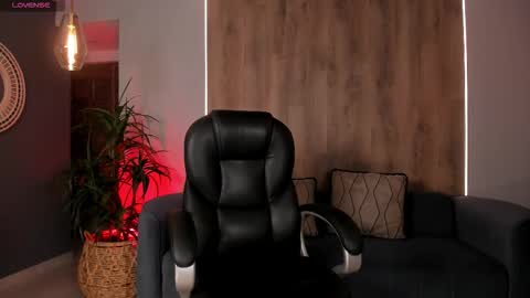 Snapshot of marylewis_ chatting on 11/11/25, 07:47 Mary online show from 11/11/25, 07:47