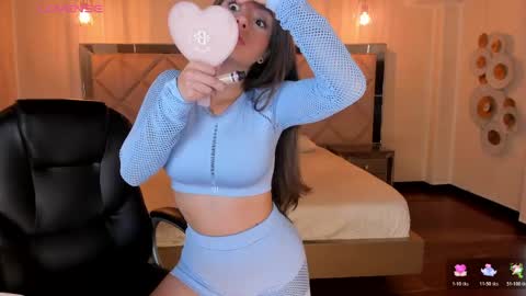 Snapshot of marylewis_ chatting on 04/07/26, 01:00 Mary online show from 04/07/26, 01:00