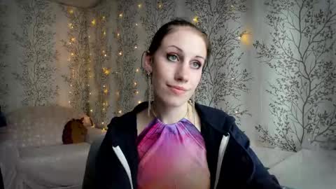 Snapshot of marylou_ chatting on 09/22/25, 09:22 Mary Lou online show from 09/22/25, 09:22