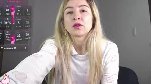 Snapshot of marylyrose chatting on 10/15/25, 05:46 maryly rose online show from 10/15/25, 05:46