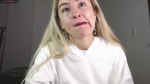 Snapshot of marylyrose chatting on 10/19/25, 05:02 maryly rose online show from 10/19/25, 05:02